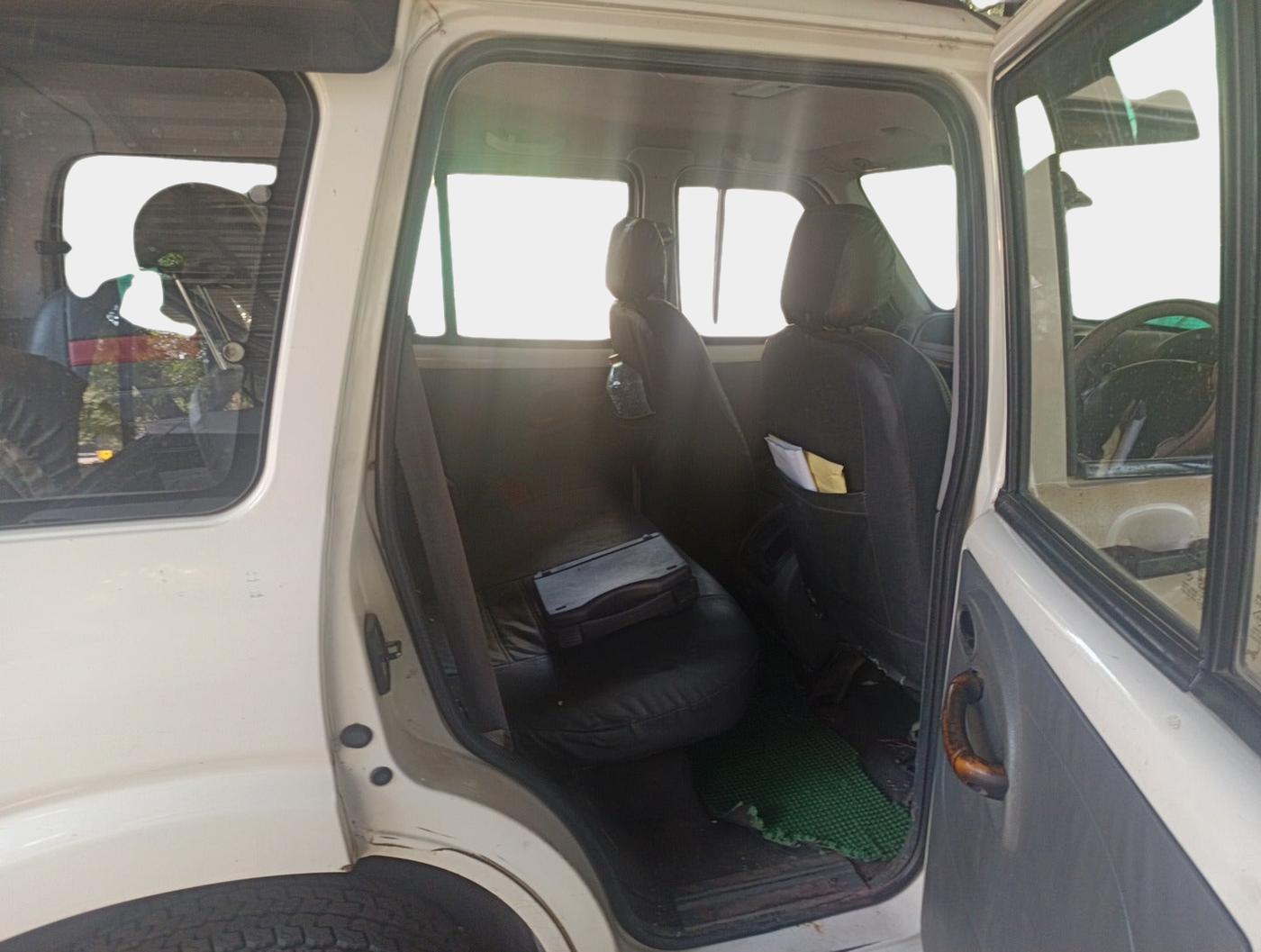 2013 Mahindra Scorpio LX BS-III, Diesel, Manual, 2,39,528 km, interior