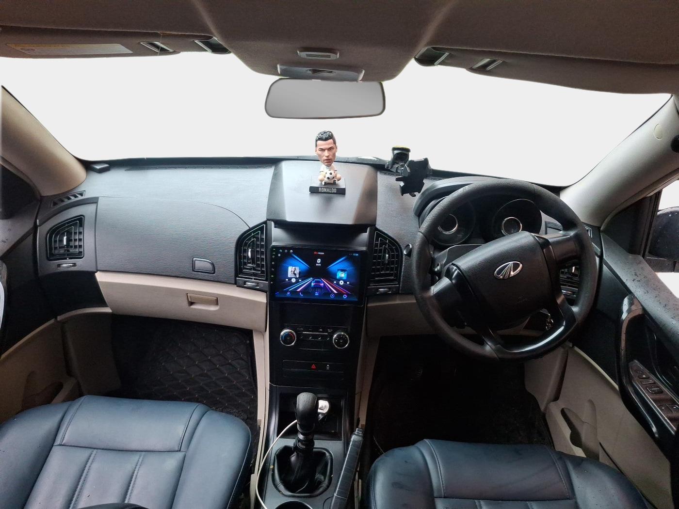 2017 Mahindra XUV500 W4 1.99, Diesel, Manual, 67,679 km, interior