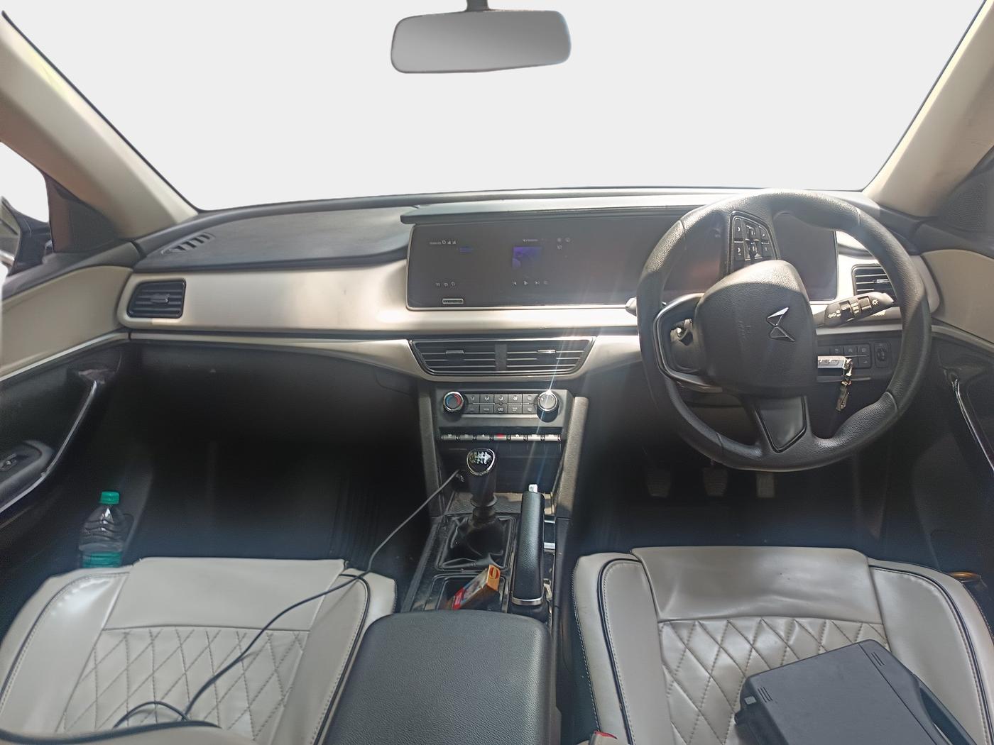 2022 Mahindra XUV700 AX 5 D MT 7 STR, Diesel, Manual, 11,60,000 km, interior