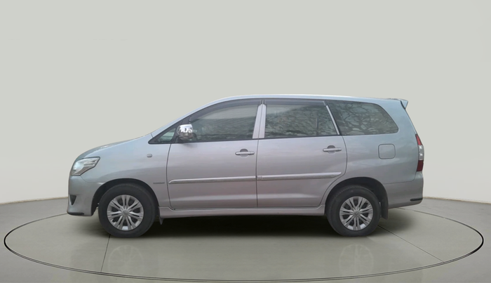 2013 Toyota Innova 2.5 GX 8 STR, Diesel, Manual, 61,388 km, exterior