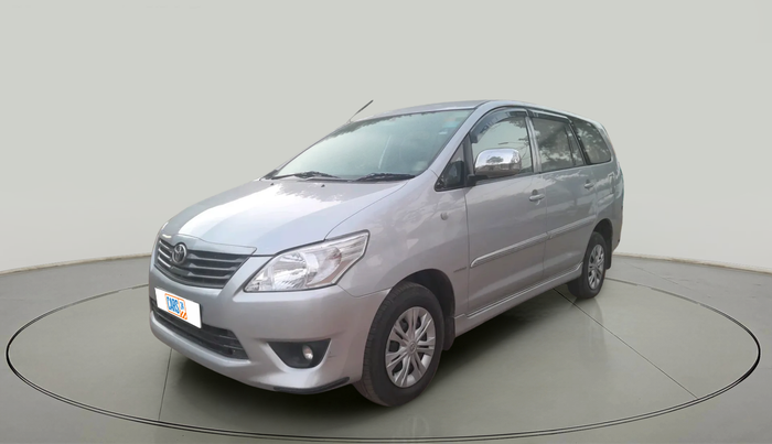 2013 Toyota Innova 2.5 GX 8 STR, Diesel, Manual, 61,388 km, exterior