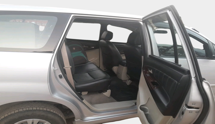 2013 Toyota Innova 2.5 GX 8 STR, Diesel, Manual, 61,388 km, interior