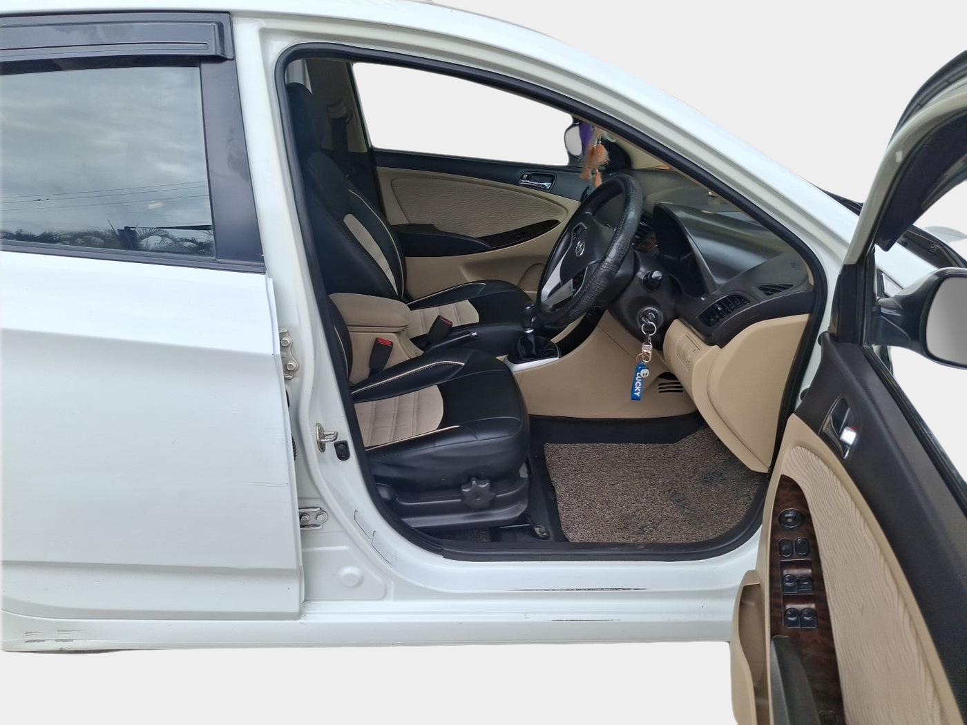 2013 Hyundai Verna FLUIDIC 1.6 CRDI EX, Diesel, Manual, 68,534 km, interior