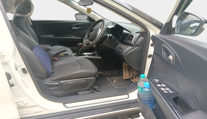 2022 Mahindra XUV300 W8 (O) 1.2 PETROL, Petrol, Manual, 26,759 km, interior