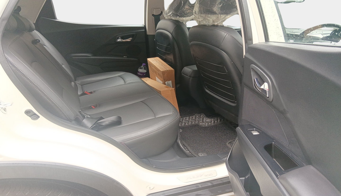2022 Mahindra XUV300 W8 (O) 1.2 PETROL, Petrol, Manual, 26,759 km, interior
