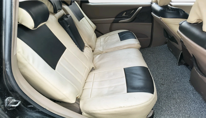 2012 Mahindra XUV500 W8, Diesel, Manual, 1,20,327 km, interior