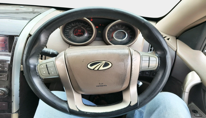 2012 Mahindra XUV500 W8, Diesel, Manual, 1,20,327 km, interior