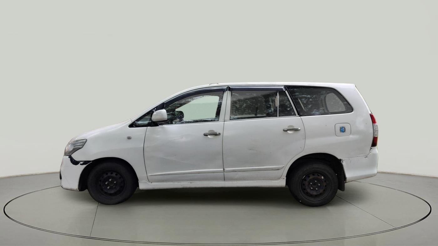 2015 Toyota Innova 2.5 GX 8 STR, Diesel, Manual, 20,00,000 km, exterior