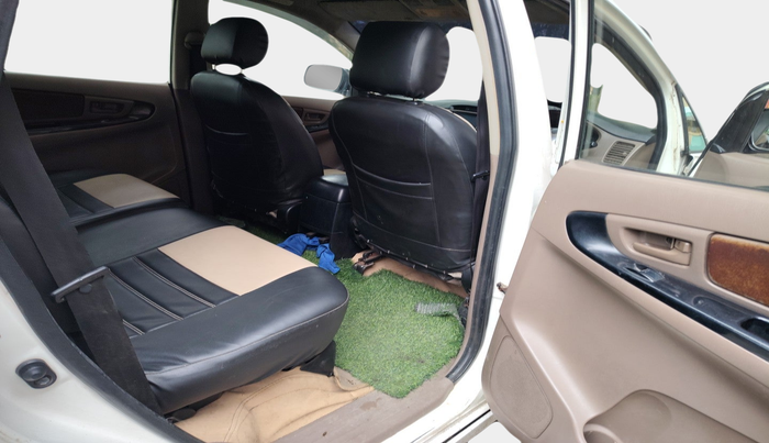 2015 Toyota Innova 2.5 GX 8 STR, Diesel, Manual, 1,47,008 km, interior