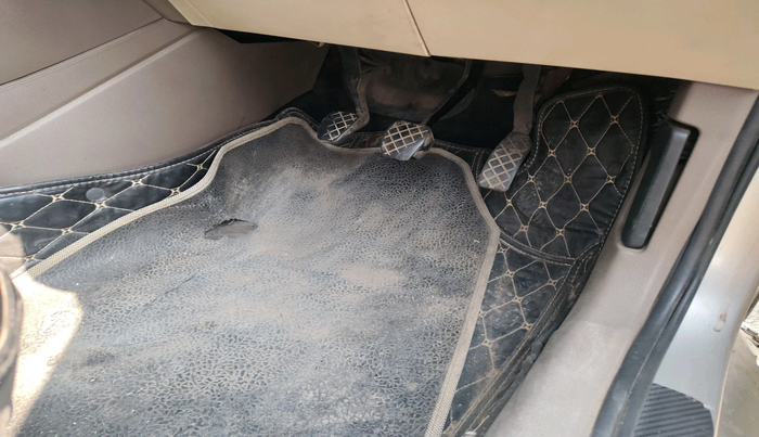 2013 Skoda Rapid AMBITION 1.6 TDI CR MT, Diesel, Manual, 73,399 km, interior