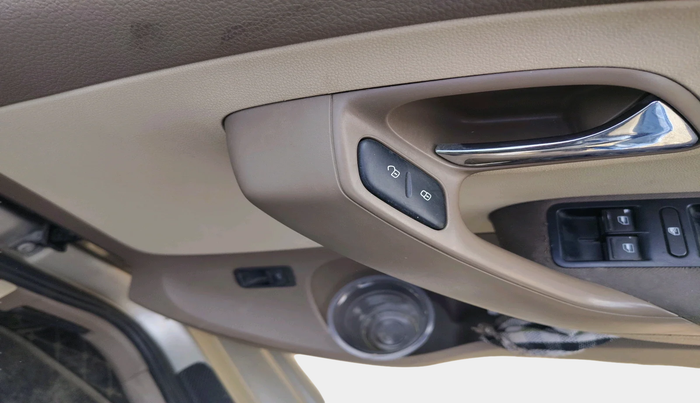 2013 Skoda Rapid AMBITION 1.6 TDI CR MT, Diesel, Manual, 73,399 km, interior