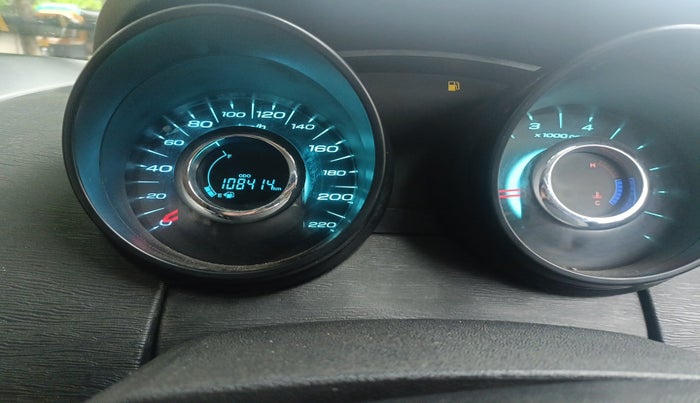 2017 Mahindra XUV500 W4, Diesel, Manual, 1,08,414 km, interior