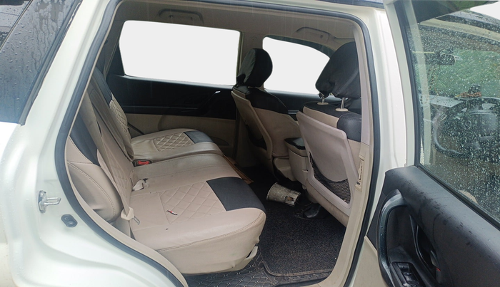 2017 Mahindra XUV500 W4, Diesel, Manual, 1,08,414 km, interior
