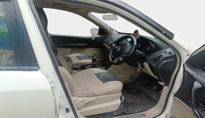 2017 Mahindra XUV500 W4, Diesel, Manual, 1,08,414 km, interior