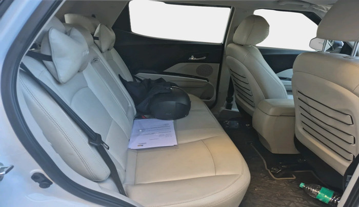 2024 Mahindra XUV300 W8 (O) 1.5 DIESEL, Diesel, Manual, 35,254 km, interior