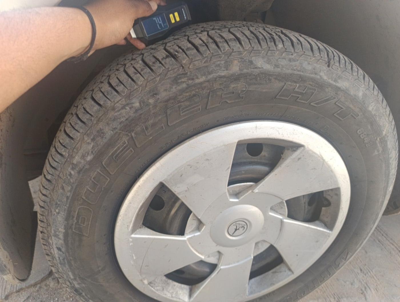 2014 Mahindra XUV500 W4, Diesel, Manual, 76,981 km, tyre