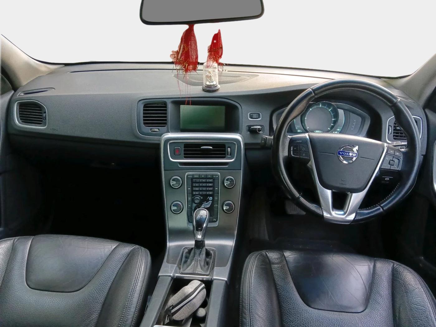 2013 Volvo S60 SUMMUM D4, Diesel, Automatic, 1,02,309 km, interior