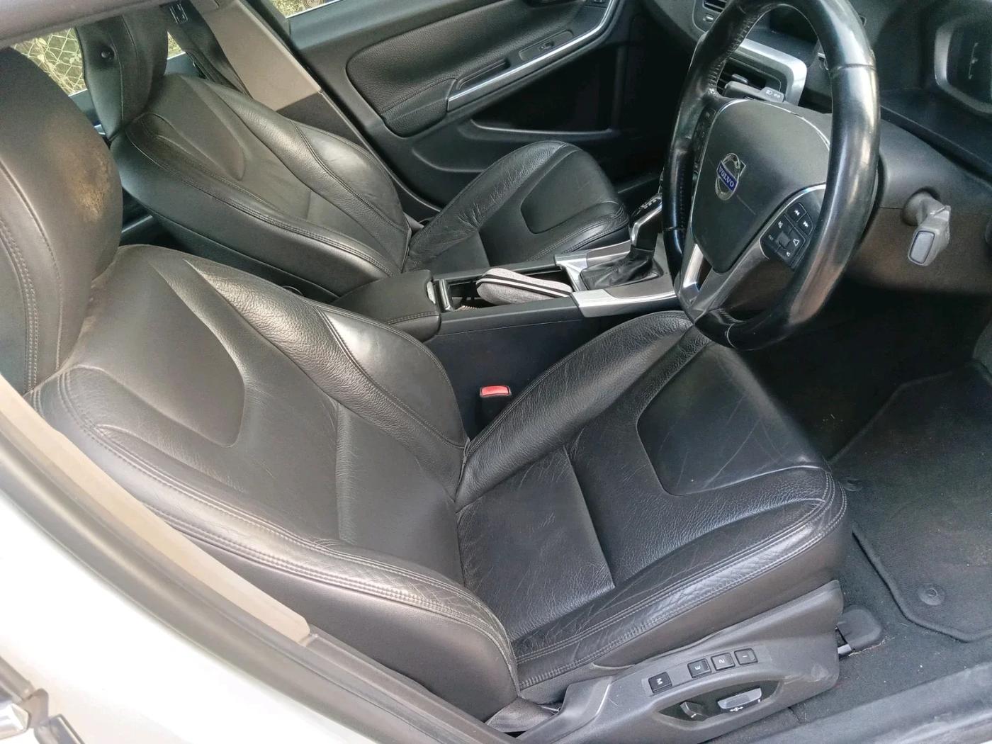 2013 Volvo S60 SUMMUM D4, Diesel, Automatic, 1,02,309 km, interior