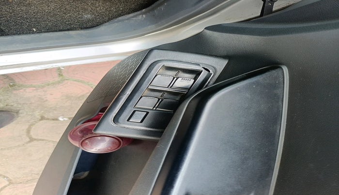 2018 Mahindra KUV 100 NXT K2 D 6S, Diesel, Manual, 1,25,249 km, interior