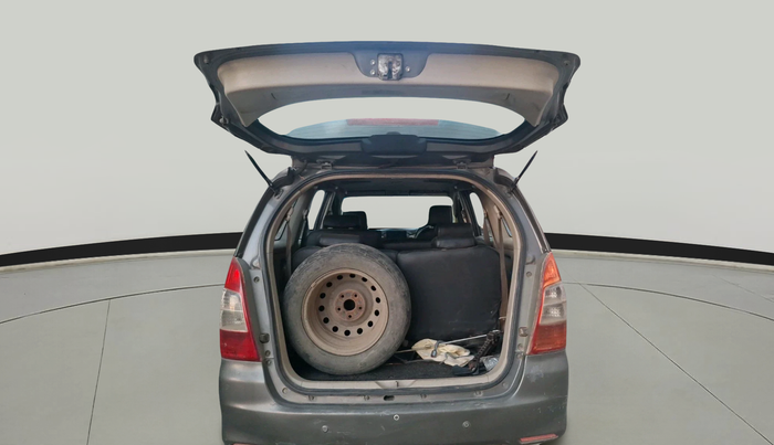 2014 Toyota Innova 2.5 GX 8 STR, Diesel, Manual, 1,49,576 km, exterior