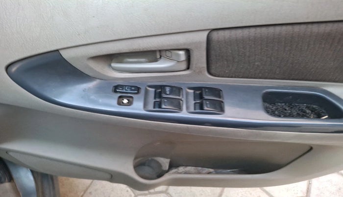 2014 Toyota Innova 2.5 GX 8 STR, Diesel, Manual, 1,49,576 km, interior