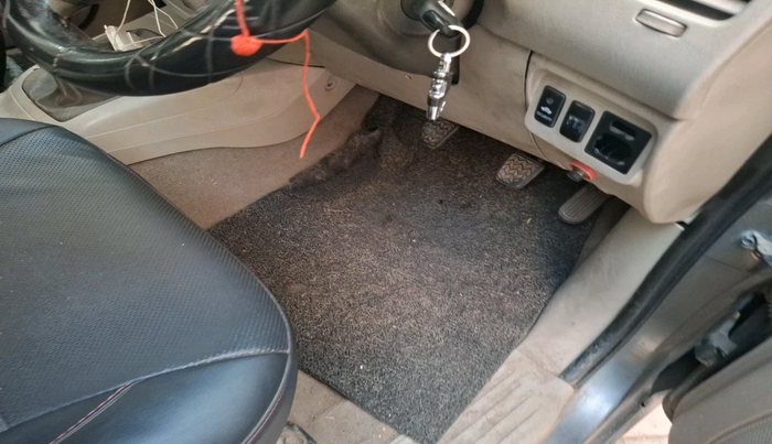 2014 Toyota Innova 2.5 GX 8 STR, Diesel, Manual, 1,49,576 km, interior