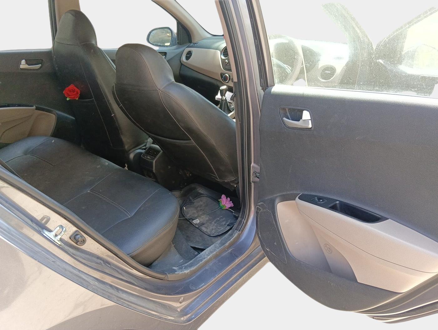 2015 Hyundai Grand i10 SPORTZ 1.2 KAPPA VTVT, Petrol, Manual, 1,07,848 km, interior