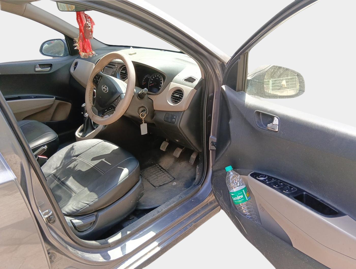 2015 Hyundai Grand i10 SPORTZ 1.2 KAPPA VTVT, Petrol, Manual, 1,07,848 km, interior