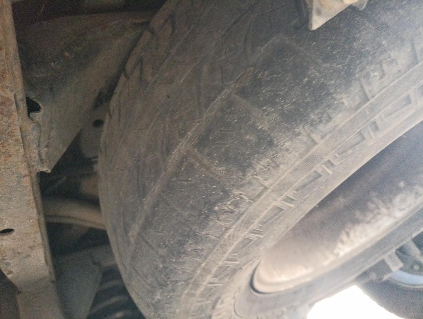 2014 Ssangyong Rexton RX7, Diesel, Automatic, 1,21,745 km, tyre