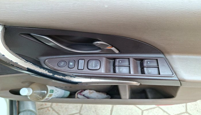 2012 Mahindra XUV500 W8, Diesel, Manual, 1,09,853 km, interior