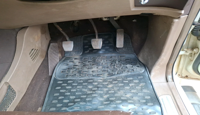 2012 Mahindra XUV500 W8, Diesel, Manual, 1,09,853 km, interior