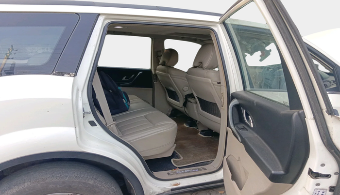 2015 Mahindra XUV500 W10, Diesel, Manual, 35,955 km, interior