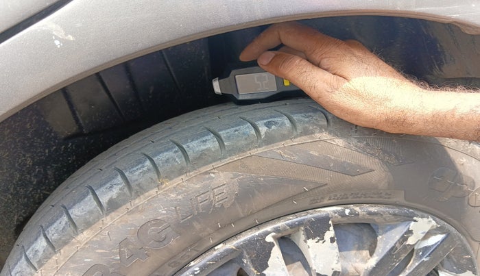 2018 Maruti Dzire VDI, Diesel, Manual, 1,02,132 km, tyre