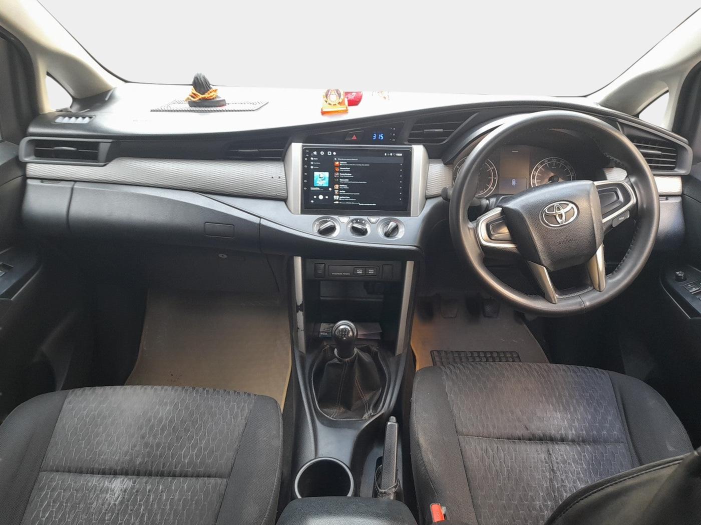 2017 Toyota Innova Crysta 2.7 GX 7 STR MT, Petrol, Manual, 80,036 km, interior