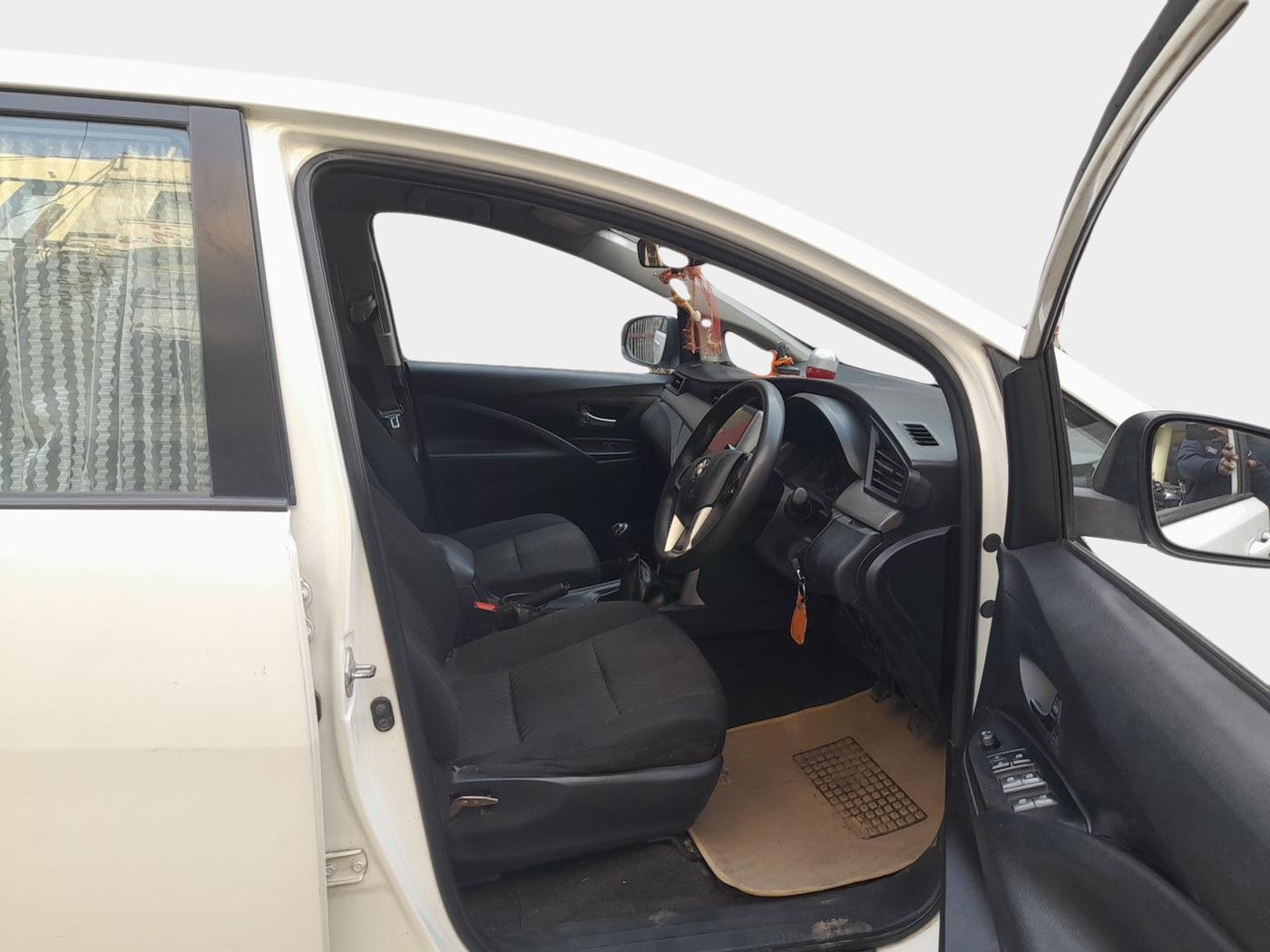 2017 Toyota Innova Crysta 2.7 GX 7 STR MT, Petrol, Manual, 80,036 km, interior
