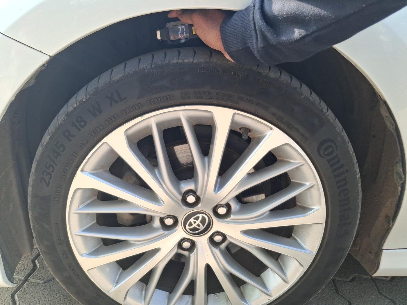 2020 Toyota Camry HYBRID, Hybrid, Automatic, 67,108 km, tyre