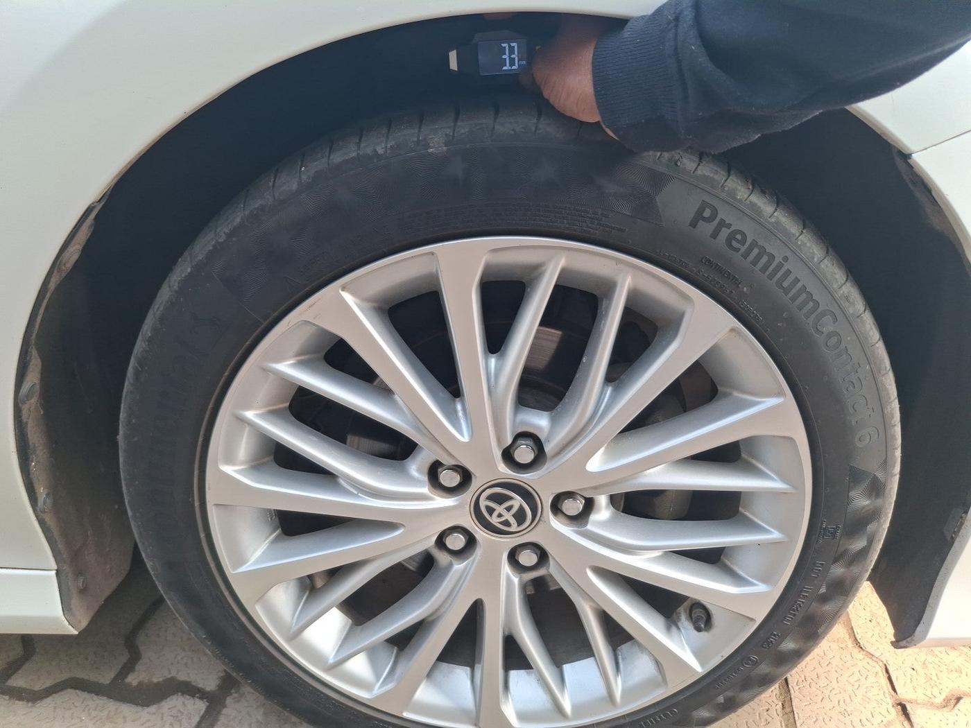 2020 Toyota Camry HYBRID, Hybrid, Automatic, 67,108 km, tyre