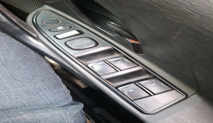 2021 Mahindra XUV500 W5, Diesel, Manual, 97,780 km, interior