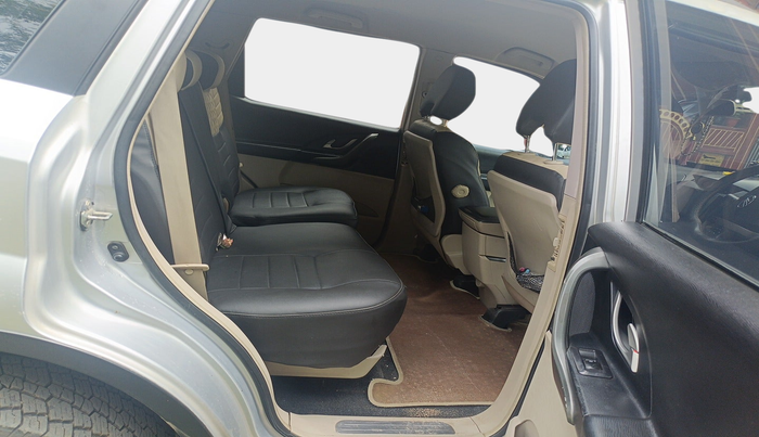 2018 Mahindra XUV500 W6, Diesel, Manual, 93,278 km, interior