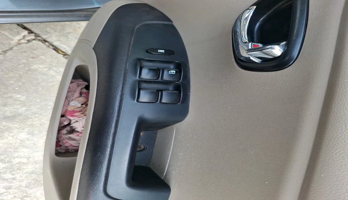 2013 Hyundai i10 MAGNA 1.1, Petrol, Manual, 27,290 km, interior