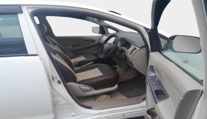 2011 Toyota Innova 2.5 G4 8 STR, Diesel, Manual, 1,12,150 km, interior