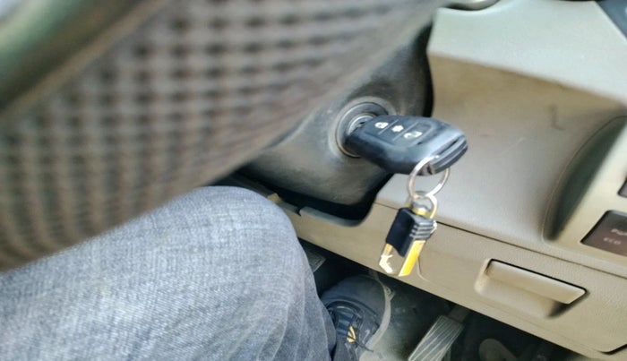 2016 Mahindra Kuv100 K8 D 5 STR, Diesel, Manual, 72,129 km, interior