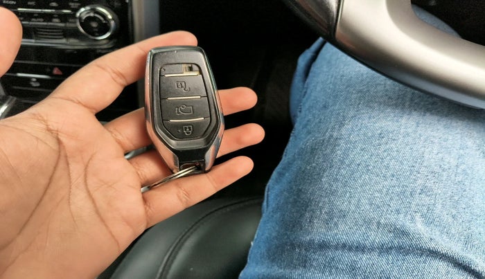 2020 Mahindra XUV500 W9 AT, Diesel, Automatic, 1,38,248 km, interior