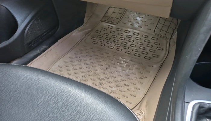 2014 Volkswagen Polo HIGHLINE1.2L, Petrol, Manual, 88,044 km, interior