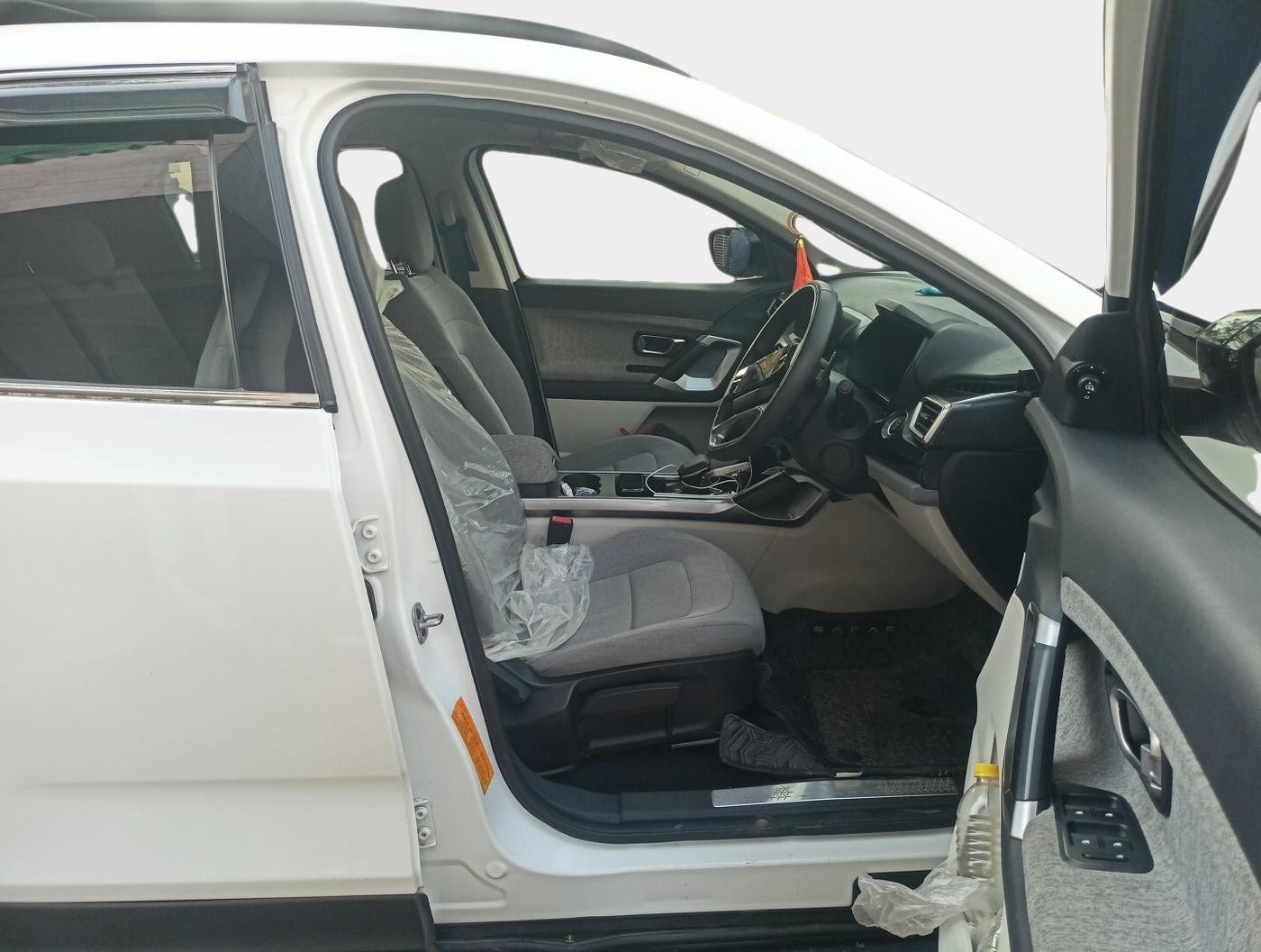 2024 Tata Safari PURE PLUS S AT, Diesel, Automatic, 7,077 km, interior