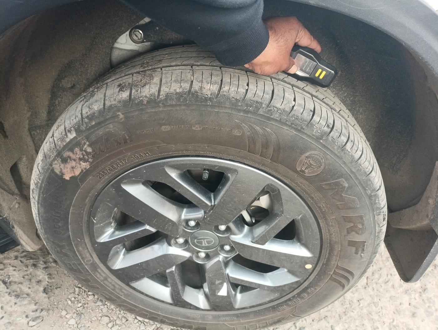 2024 Tata Safari PURE PLUS S AT, Diesel, Automatic, 7,077 km, tyre