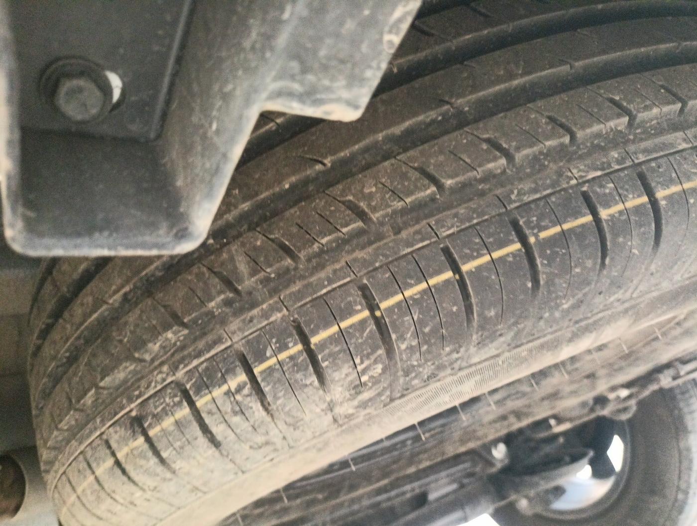 2024 Tata Safari PURE PLUS S AT, Diesel, Automatic, 7,077 km, tyre