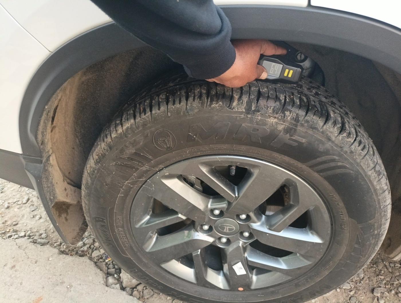 2024 Tata Safari PURE PLUS S AT, Diesel, Automatic, 7,077 km, tyre