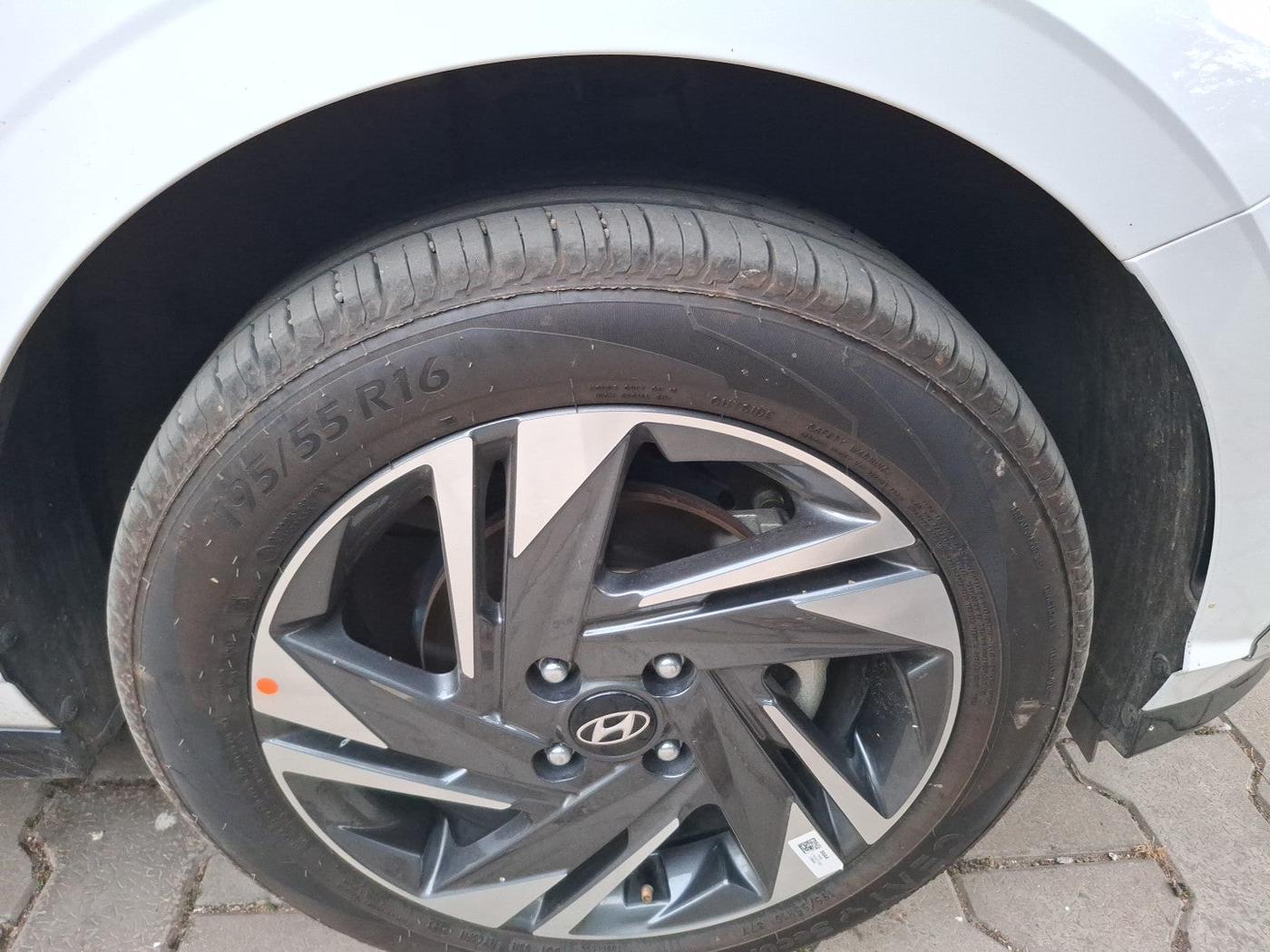 2023 Hyundai NEW I20 ASTA (O) 1.2 MT, Petrol, Manual, 5,981 km, tyre