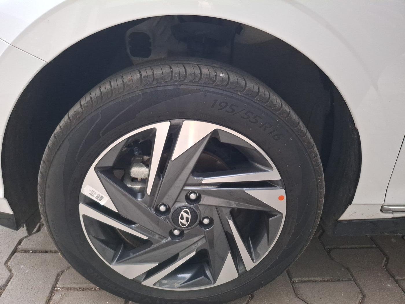 2023 Hyundai NEW I20 ASTA (O) 1.2 MT, Petrol, Manual, 5,981 km, tyre